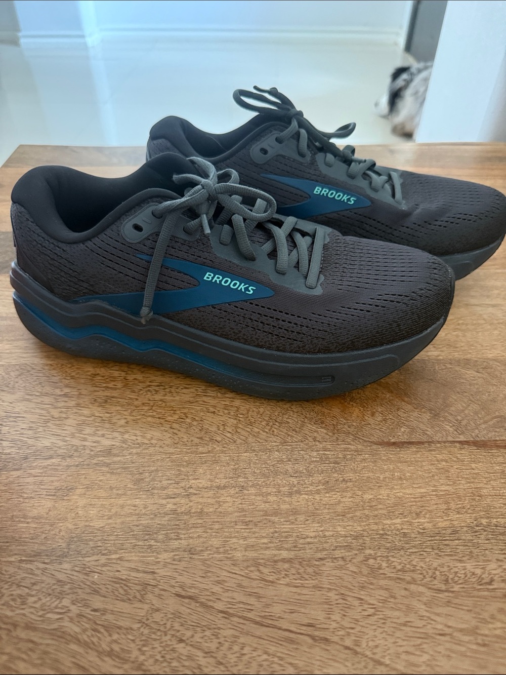Brooks Men's Black with Teal Athletic Running Shoes
